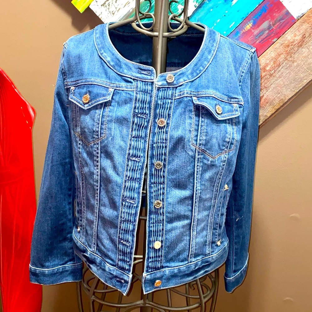 White House Black Market collarless jean jacket 14